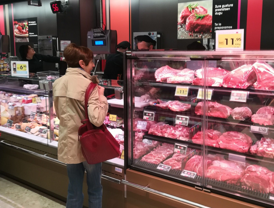 La cooperativa comercializa en Navarra cerca de 3.300 productos navarros procedentes de cerca de 500 pequeños productores locales navarros.