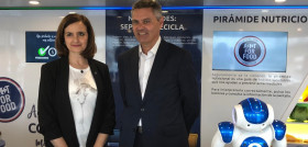 En la foto: Miguel Ángel Conesa (director de Marketing de Carrefour) y Mª Dolores Acón Royo (directora gerente del Hospital San juan de Dios del Aljarafe, Sevilla).