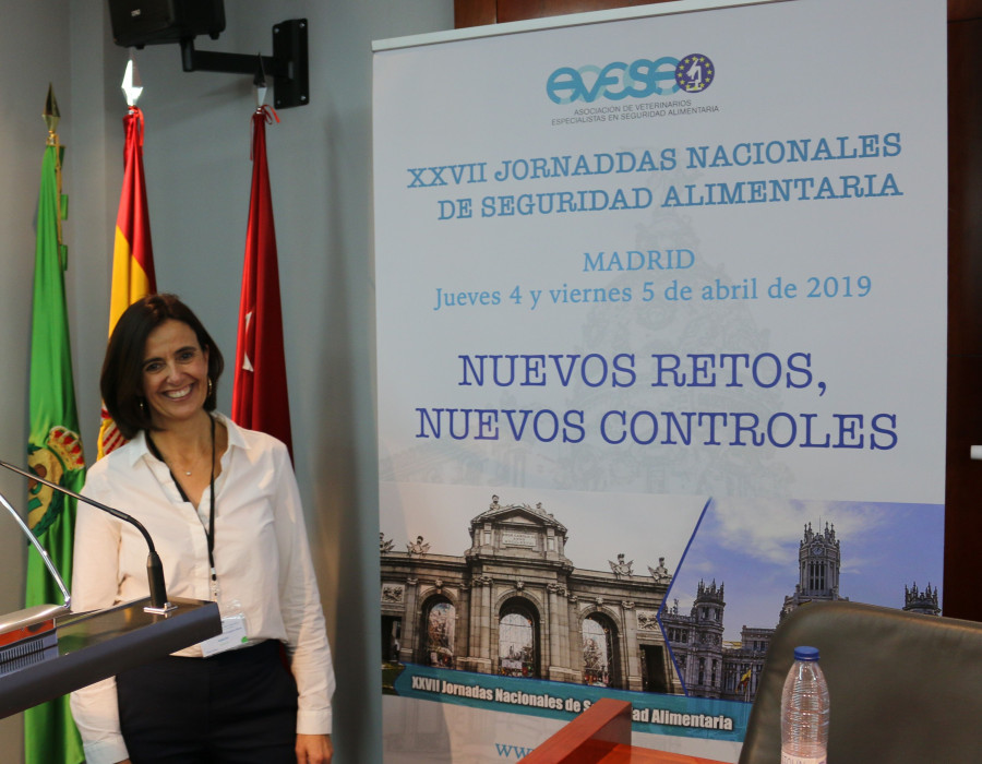 Aqualife en las XXVII Jornadas Nacionales de Seguridad Alimentaria organizadas por la Asociación de Veterinarios Especialistas en Seguridad Alimentaria (AVESA). En la foto: Inmaculada Rodríguez.