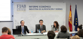 Mauricio García de Quevedo, director general de Fiab; Fernando Miranda, Secretario General de Agricultura y Alimentación del Mapa; y Nelly González, directora de Estudios Económicos y Talento de F
