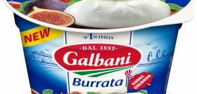 La burrata es una variedad de queso fresco italiano relleno de hilos de mozzarella y crema de leche fresca.