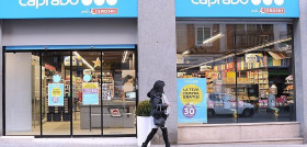 se encuentra en la Avenida Onze de Setembre número 88. Tiene 200 metros cuadrados de superficie comercial y ha supuesto la creación de 6 puestos de trabajo. Está abierta de lunes a domingo desde la