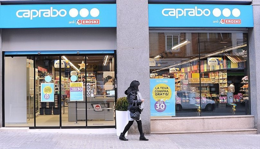 se encuentra en la Avenida Onze de Setembre número 88. Tiene 200 metros cuadrados de superficie comercial y ha supuesto la creación de 6 puestos de trabajo. Está abierta de lunes a domingo desde la