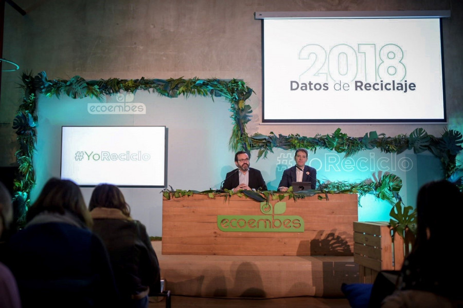Ignacio González, presidente de Ecoembes, y Óscar Martín, consejero delegado, durante la presentación de los datos de 2018.