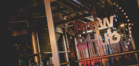 Brewhub se trata de un espacio pionero y de carácter colaborativo en el que cerveceras craft de todo el mundo pueden elaborar sus cervezas e intercambiar ideas.