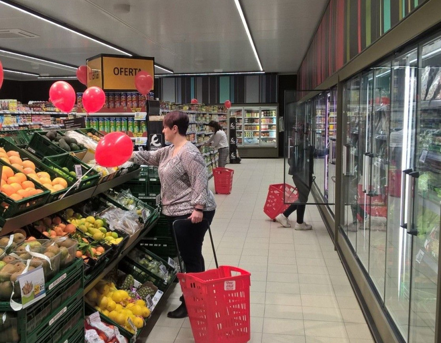 Situado en el número 119 de la Avenida España en Segorbe, con 300 metros cuadrados y más de  4.800 productos.