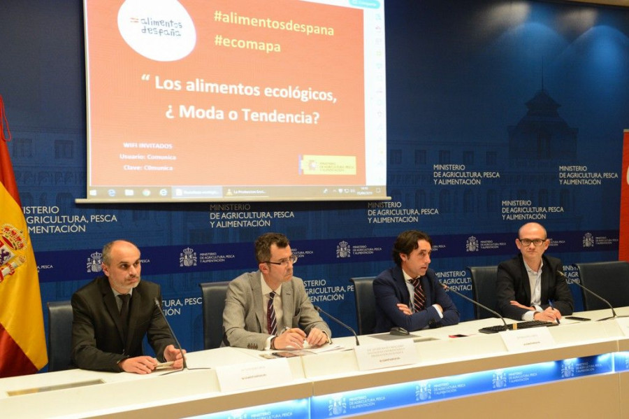El director general de la Industria Alimentaria ha destacado el crecimiento de la superficie de producción ecológica y del número de operadores según los primeros avances de 2018.