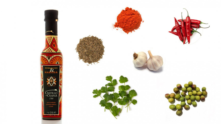 •	La compañía ha elaborado una receta propia, especial y única de la salsa Harissa (compuesta por pimiento rojo seco, cayena, ajo, cilantro y alcaravea), integrada magníficamente en su aceite ar