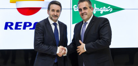 Los consejeros delegados de Repsol y El Corte Inglés, Josu Jon Imaz y Víctor del Pozo, respectivamente, han firmado este convenio.