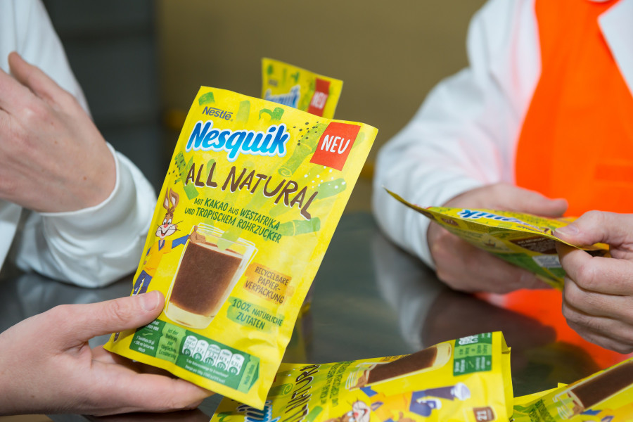 Nesquik All Natural en envase de papel reciclable.