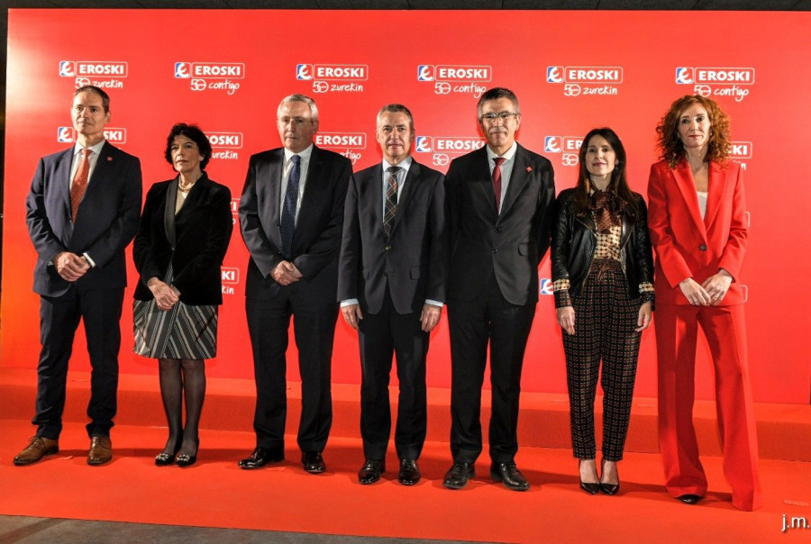 El Lehendakari Iñigo Urkullu y la ministra de Educación, Isabel Celaá entre los principales invitados al acto celebrado en Bilbao.