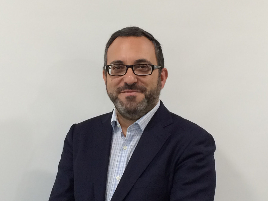 Ricardo Hernández es licenciado en Periodismo por la Universidad de Navarra y cuenta con un Executive MBA del Instituto de Empresa.
