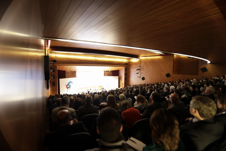 Durante el multitudinario acto del aniversario ha tenido lugar una jornada en la que se ha realizado un análisis de los grandes retos que se presentan para el modelo de distribución de proximidad en