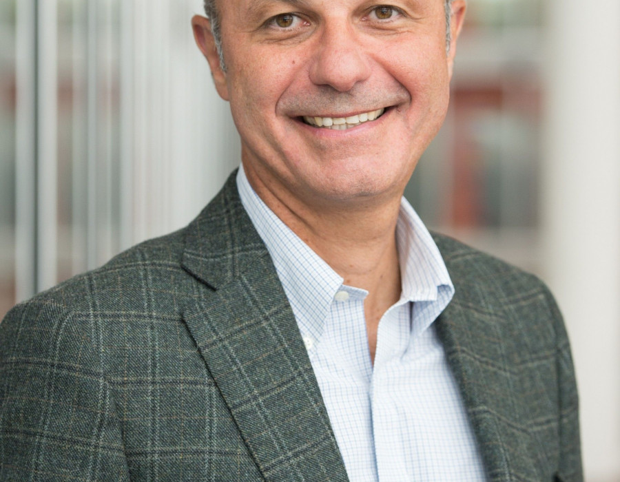 Romeo Lacerda comenzó su carrera en Unilever antes de unirse a Mondelēz International (anteriormente Kraft Foods) en 1995 como gerente regional de ventas en Río de Janeiro.