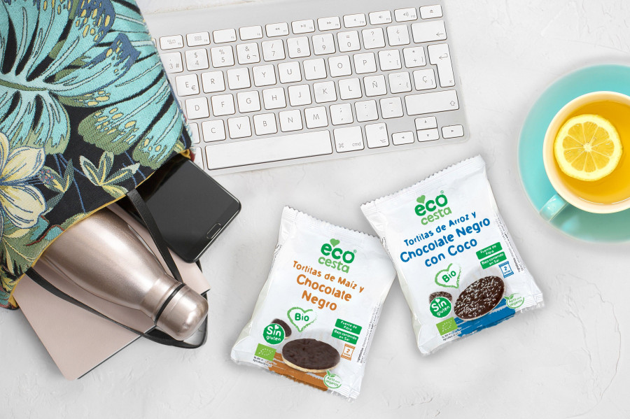 Las nuevas tortitas Bio de Ecocesta se presentan en dos sabores: Arroz y Chocolate Negro con Coco Bio y de Maíz y Chocolate Negro Bio.