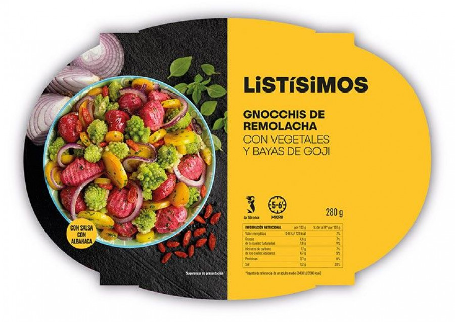 Gnocchis de remolacha con romanesco, zanahoria, cebolla roja, bayas de goji con salsa de albahaca.