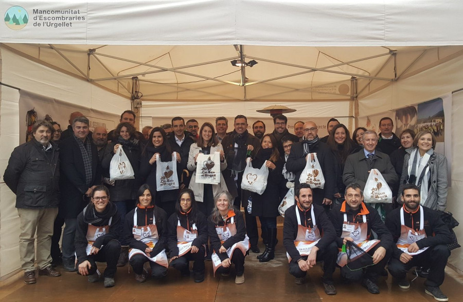 La Seu d´Urgell repartirá a las familias 10.000 bolsas reutilizables para pesar fruta y verdura, lo que supondrá un ahorro de 250.000 bolsas de un solo uso.