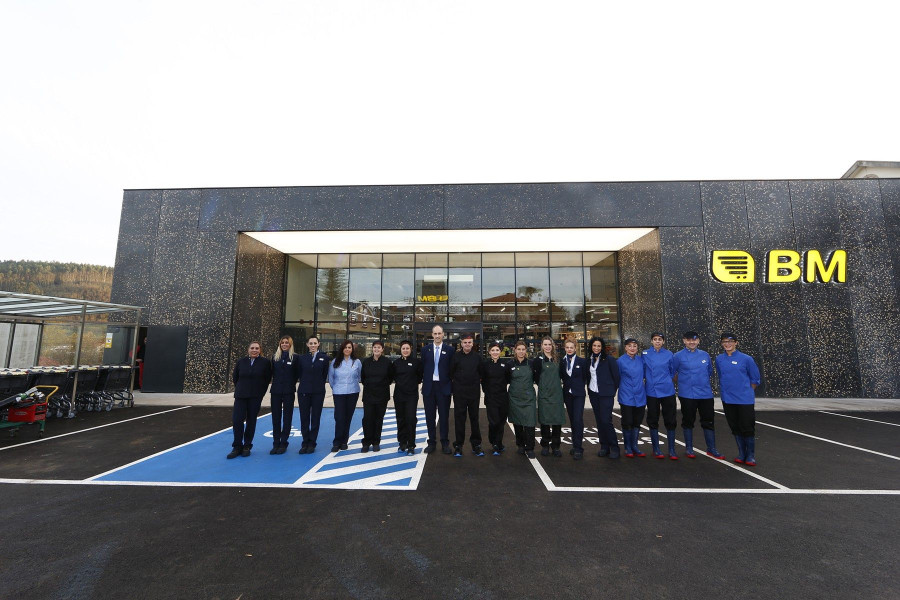 La nueva tienda de Renedo de Piélagos (Cantabria) presenta una nueva imagen de BM y ha supuesto una inversión de 1,6 millones de euros.