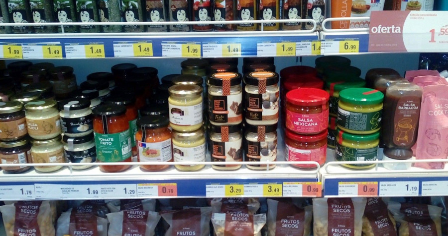 La Sirena ha empezado a comercializar los hummus de autor de ajo negro y trufa de Taste Shukran.
