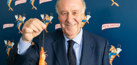 El exseleccionador nacional muestra su faceta más interpretativa y humorística en la campaña de Navidad de Pescanova.