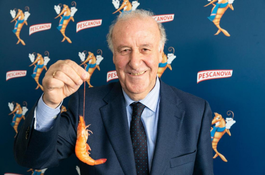 El exseleccionador nacional muestra su faceta más interpretativa y humorística en la campaña de Navidad de Pescanova.