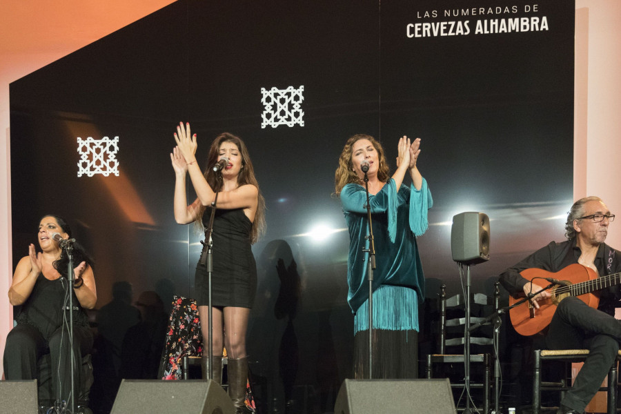 El momento culmen de la noche corrió a cargo de las hermanas Morente, Estrella y Soléa, que cantaron por primera vez juntas en un mismo concierto, clausurando la presentación de Las Numeradas con s
