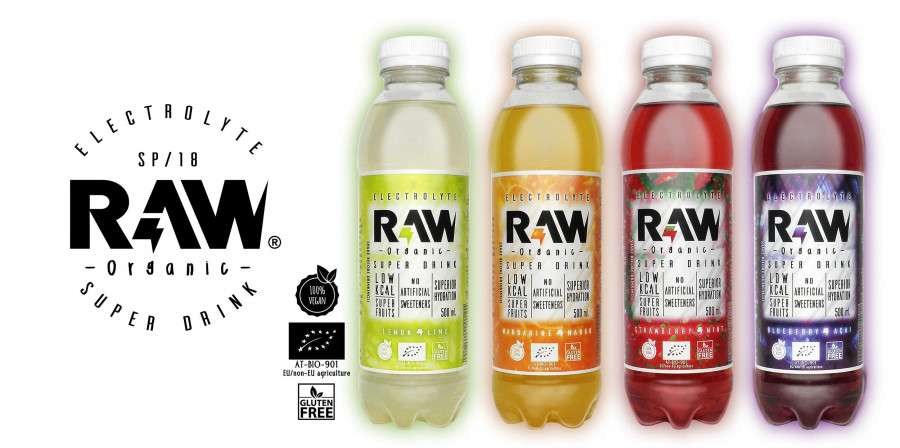 Esta bebida se presenta en formato de 500 ml y con cuatro sabores: lima -limón, mandarina, fresa- menta y blueberry – acai.