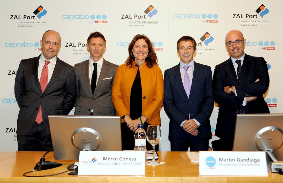 De izquierda a derecha: Asier Bustinza, director de Logística Caprabo, Alfonso Martínez, director general CILSA-ZAL Port, Mercè Conesa, presidenta de CILSA-ZAL Port, Martin Gandiaga, director gener
