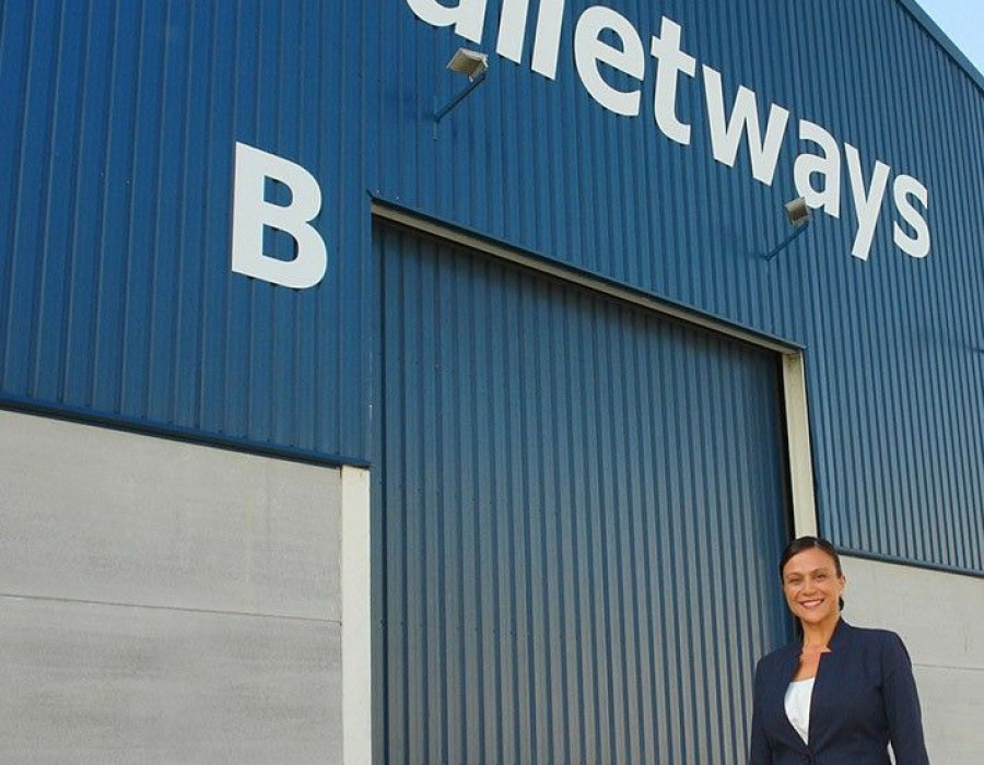 En la imagen, Carmen Casals, Regional Manager en la zona Noroeste peninsular y Norte de Portugal de Palletways Iberia.