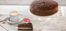 La Tarta de Nocilla de Europastry está elaborada con un 34% de Nocilla blanca y negra.