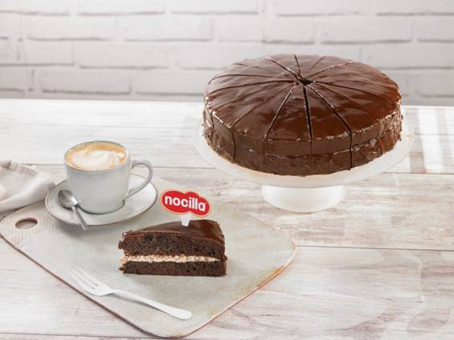 La Tarta de Nocilla de Europastry está elaborada con un 34% de Nocilla blanca y negra.