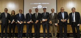 Foto de familia de los premiados en los XVII Premios Femeval.