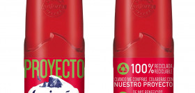 La marca de agua mineral natural Lanjarón ha lanzado recientemente su primera botella fabricada en un 100% con PET reciclado y 100% reciclable.