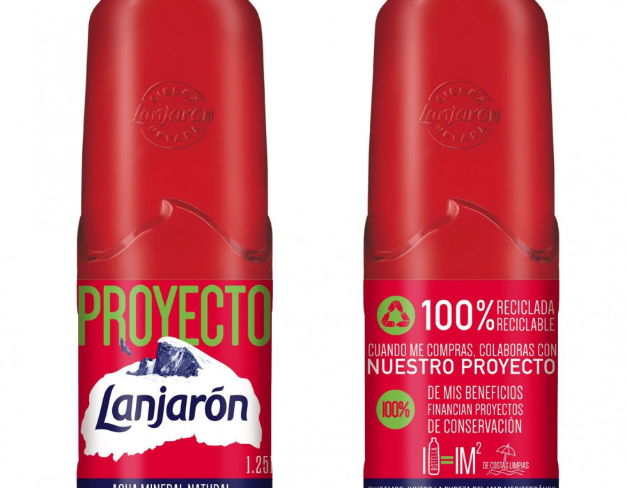 La marca de agua mineral natural Lanjarón ha lanzado recientemente su primera botella fabricada en un 100% con PET reciclado y 100% reciclable.