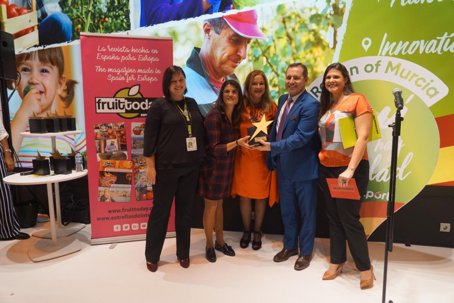 Enrique Guío, Market Manager de Zespri Ibérica, y Nele Moorthamers, Marketing Manager Europe de Zespri, fueron los encargados de recoger el galardón, en el marco de Fruit Attraction 2018.