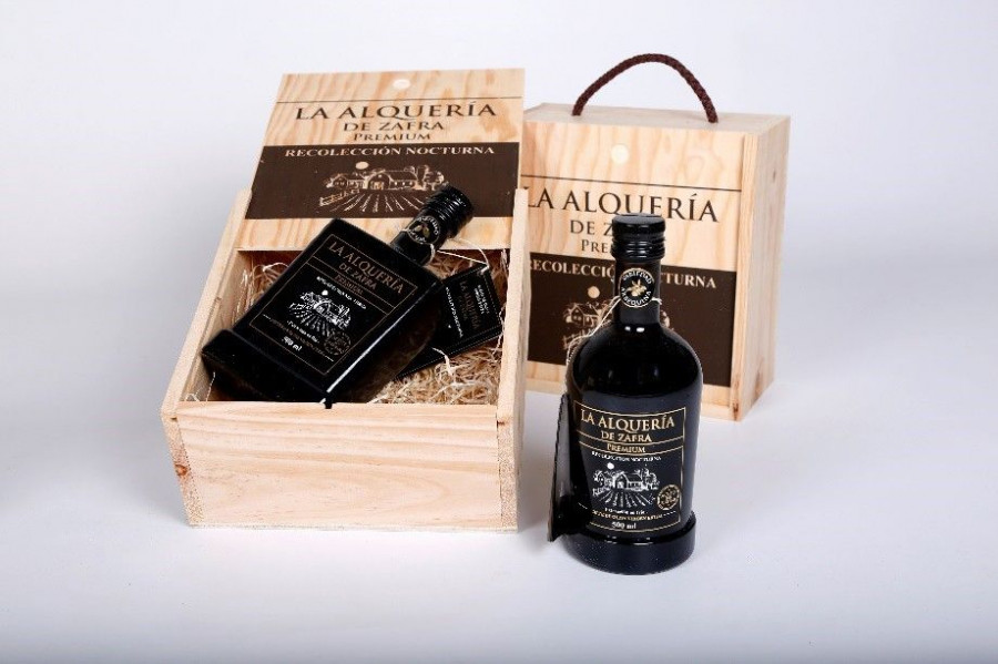 La empresa olivarera presenta la segunda edición de aceites de lujo de variedad arbequina y picual con su marca “La Alquería de Zafra Premium”.