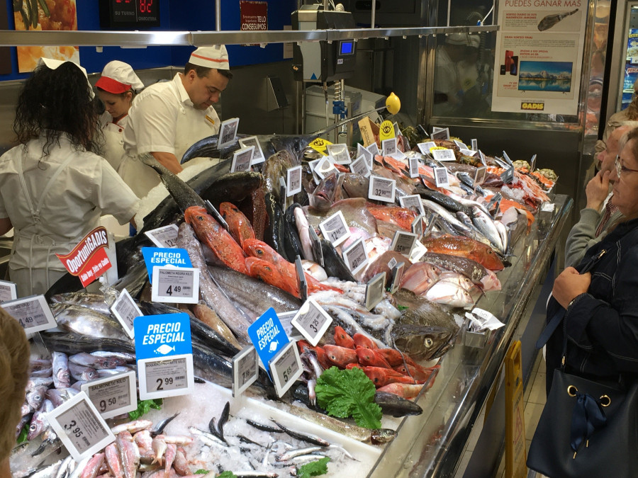 Supermercados Gadis concede especial importancia a las secciones de frescos, con un amplio surtido de producto autóctono y local de temporada.