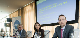 En la clausura de la Asamblea General han acompañado al presidente de la patronal, Alfonso Merry del Val, la ministra de Industria, Comercio y Turismo, Reyes Maroto, y Hubert Gambs, DG de Mercado Int