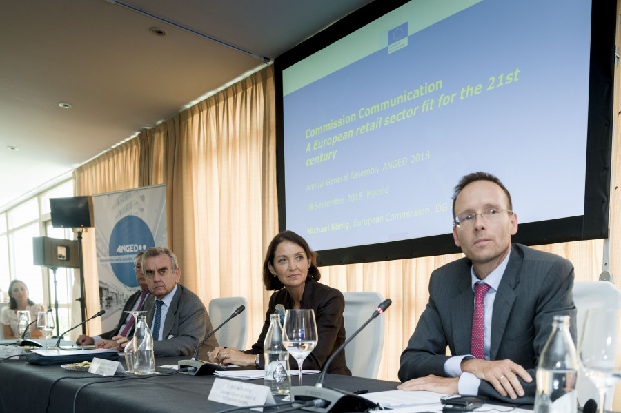 En la clausura de la Asamblea General han acompañado al presidente de la patronal, Alfonso Merry del Val, la ministra de Industria, Comercio y Turismo, Reyes Maroto, y Hubert Gambs, DG de Mercado Int