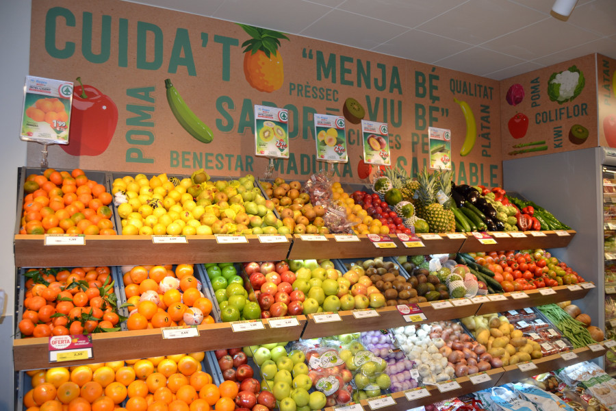 La empresa manresana está implantando cambios en secciones claves para sus clientes, como pueden ser frutería, panadería, bodega, charcutería o congelados.