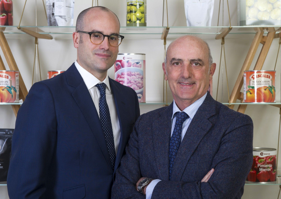 En la imagen, Pep Saperas (izq.), nuevo director general de Grupo HD Covalco, junto a su padre, Josep Saperas (dcha.), actual presidente y consejero delegado del Grupo.