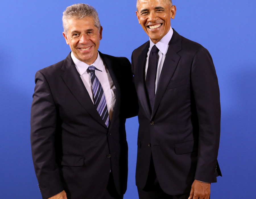 El activista medioambiental, Pancho Campo, junto a Barak Obama.