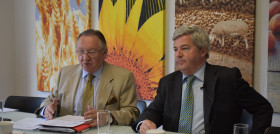 Felipe Ruano,  presidente de Asemac, junto a Fernando Burgaz, Director General de la Industria Alimentaria del Mapa, durante la presentación.
