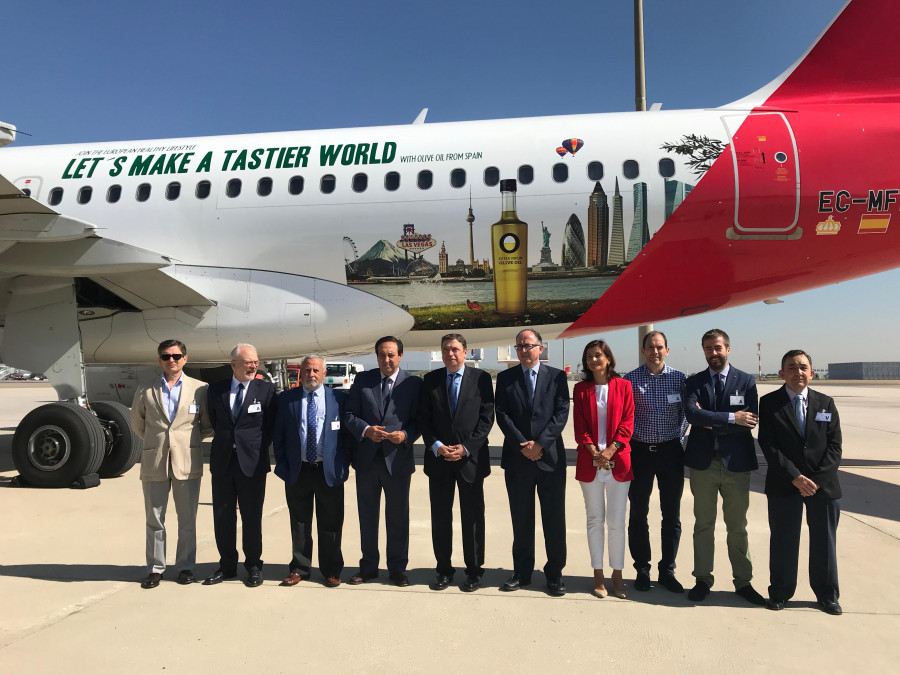 El acto ha contado con la participación del ministro de Agricultura, Pesca y Alimentación, Luis Planas; el presidente de la  Interprofesional del Aceite de Oliva Español, Pedro Barato, y el preside