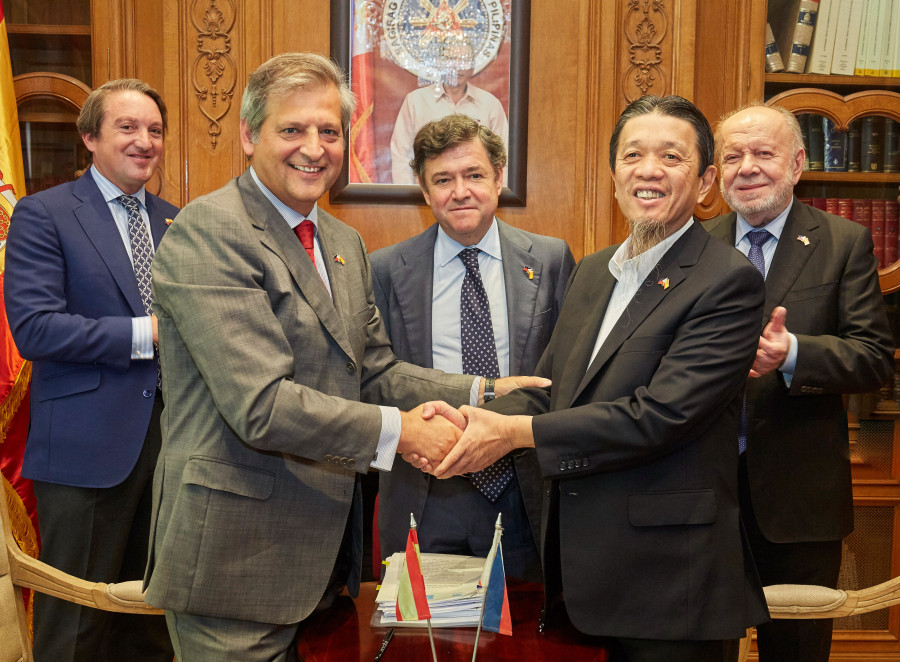 El acto de la firma de esta participación se ha llevado a cabo en la residencia del Embajador de Filipinas en España, Philippe Lhuillier; y ha contado con Co y el consejero delegado y director gener