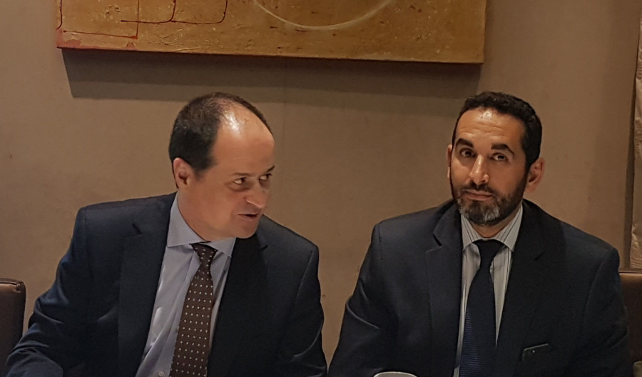 Francisco Lapuerta, responsable de la división de soluciones para el comercio de Toshiba Tec, y Miguel Sarwat, director de marketing de la compañía, durante la presentación.