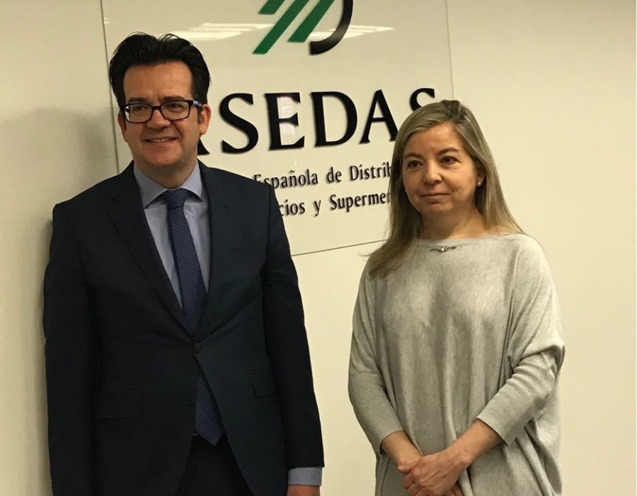 Ignacio García Magarzo, director general de Asedas; junto a  María Puelles, directora del estudio.