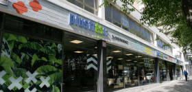 En 2018 la compañía, propietaria de la cadena de supermercados especialista en productos frescos Plusfresc,continuará implantando su nueva imagen en sus tiendas.