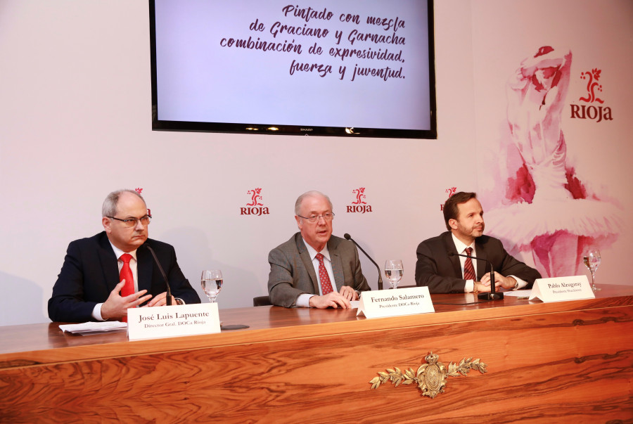En la imagen (de izq. a dcha.): José Luis Lapuente, director general DOCa Rioja; Fernando Salamero, presidente DOCa Rioja; y Pablo Alzugaray, presidente de Shackleton.