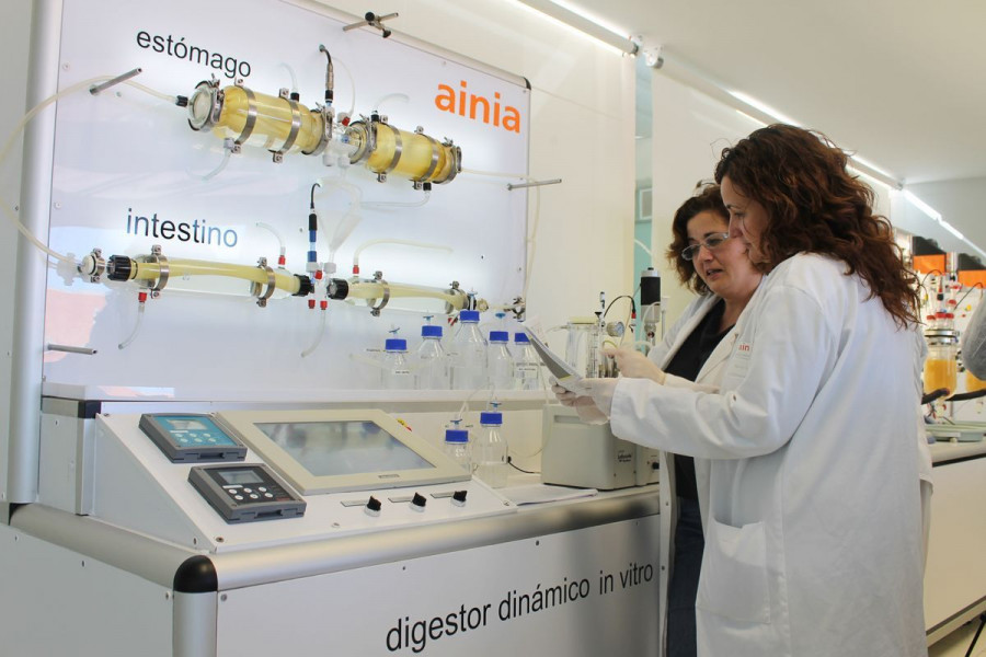 Se investiga el diseño de un alimento de ingesta diaria, de fácil masticación, con la concentración de genisteína suficiente como para observar un efecto preventivo y que pueda venderse en superm